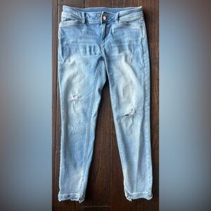 White House Black Market „The Skimmer“ Jeans Distressed